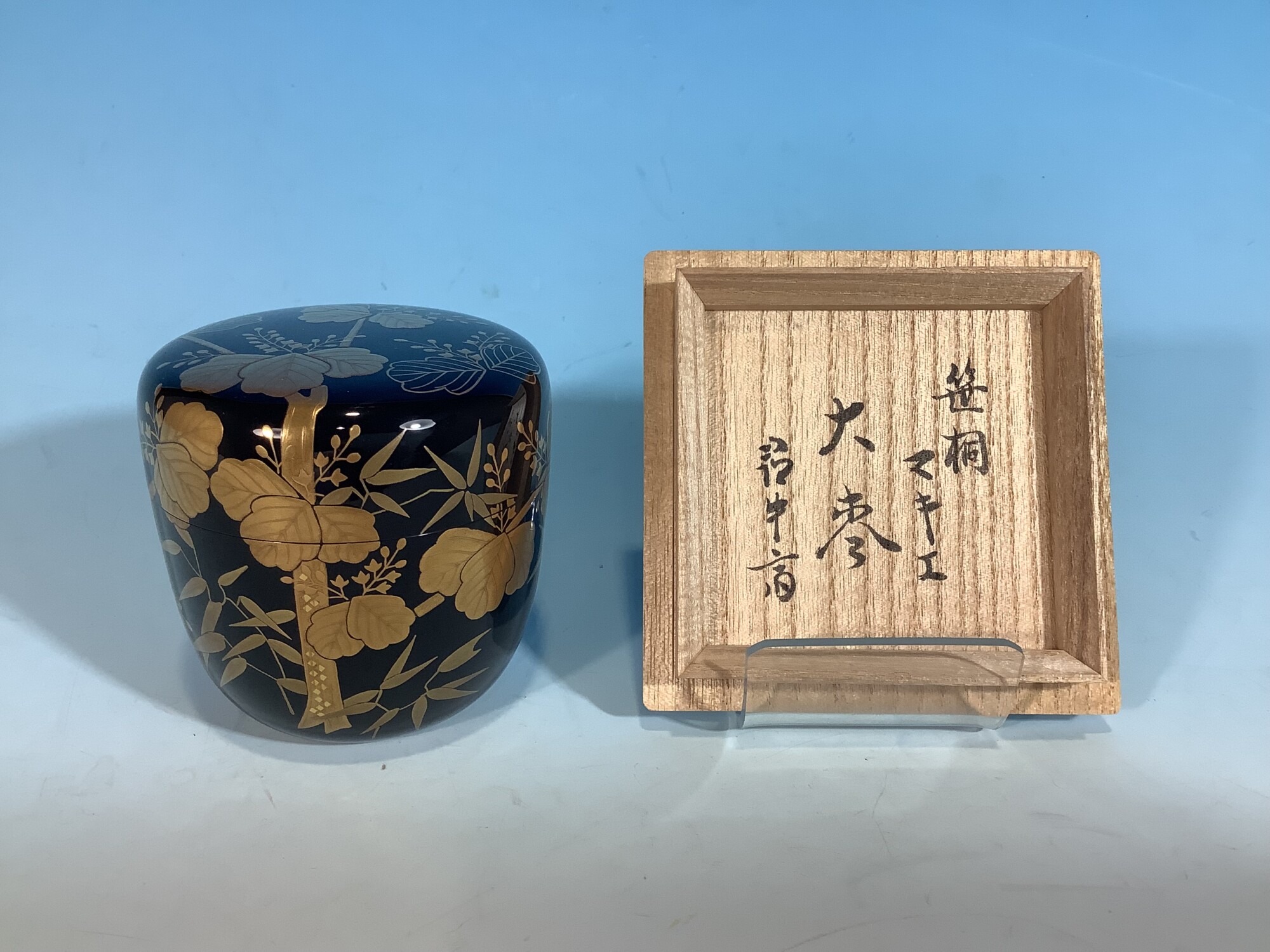 茶道具 桐竹蒔絵 大棗 宗尹作 棗 Amazon.co.jp: 扇屋岡本康光「桐竹蒔絵 大棗」堀内宗完 書付 在